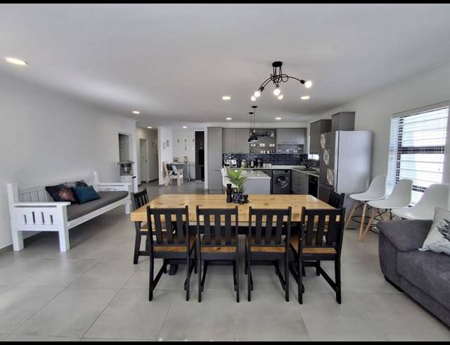 4 BEDROOM HOUSE FOR SALE IN SANDY POINT